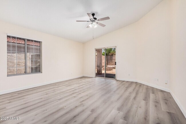 Foto del edificio - 7834 W McRae Way