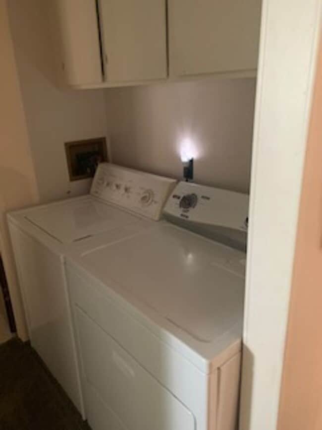 Building Photo - Great 4 bed 2 bath Mobile