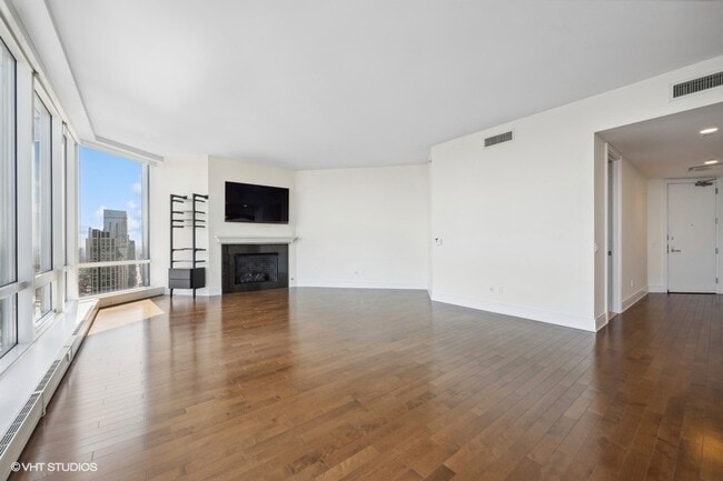Building Photo - 401 N Wabash Ave