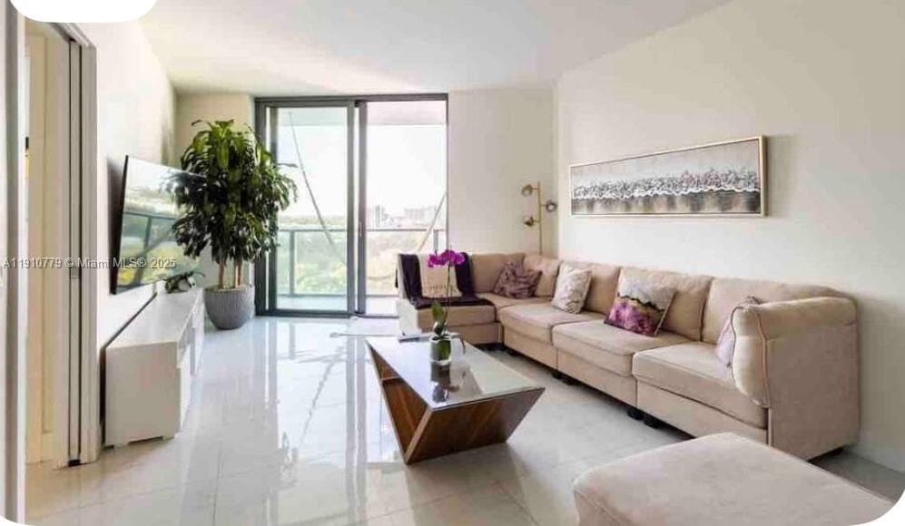 Primary Photo - 501 NE 31st St