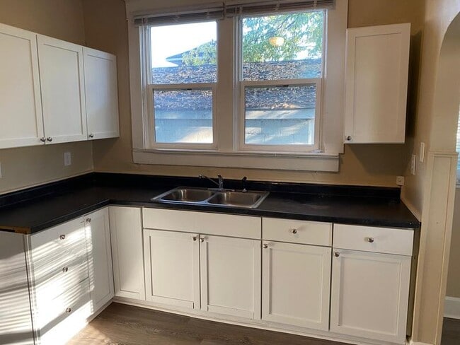 Building Photo - 2867 Indianapolis Ave