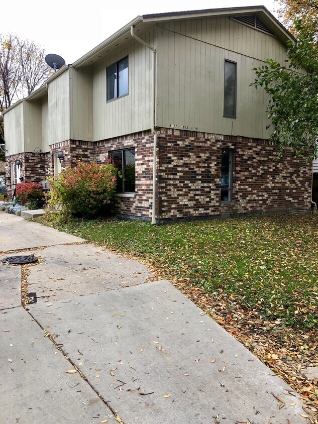 Foto principal - 8811-8815 W Mitchell St