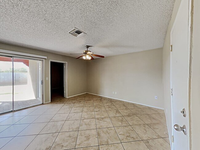 Foto del edificio - 618 N 69th Ave