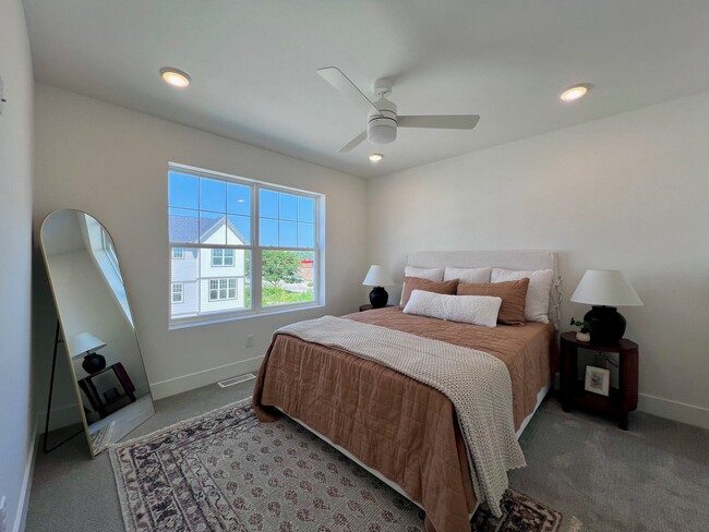 Building Photo - Walnut Crest Townhomes