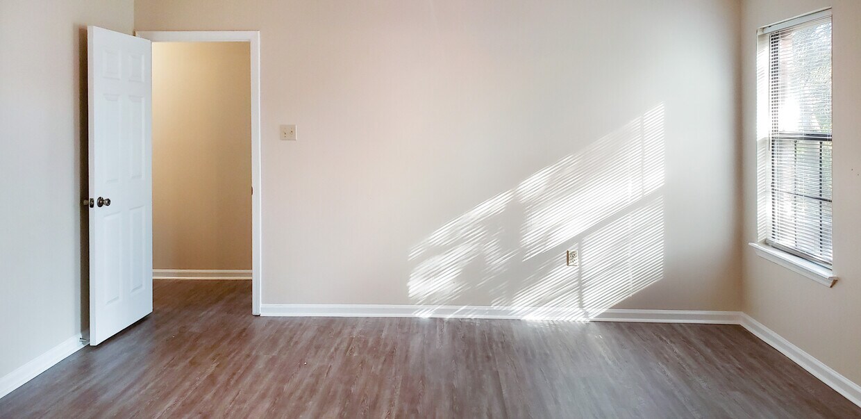 Foto principal - 205 S Hampton Dr