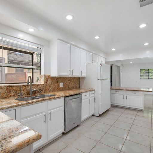 Foto del edificio - 7417 Ogelsby Ave