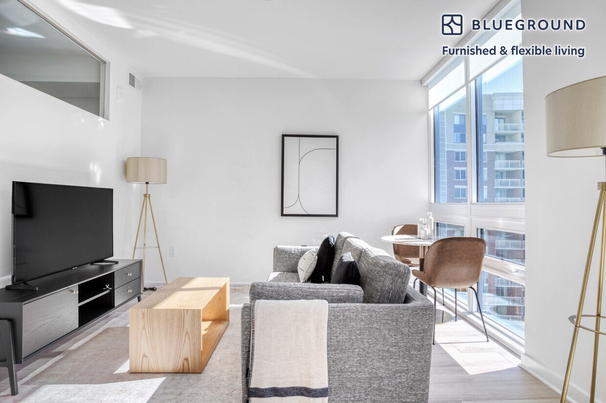 Foto principal - 4000 Fairfax Dr