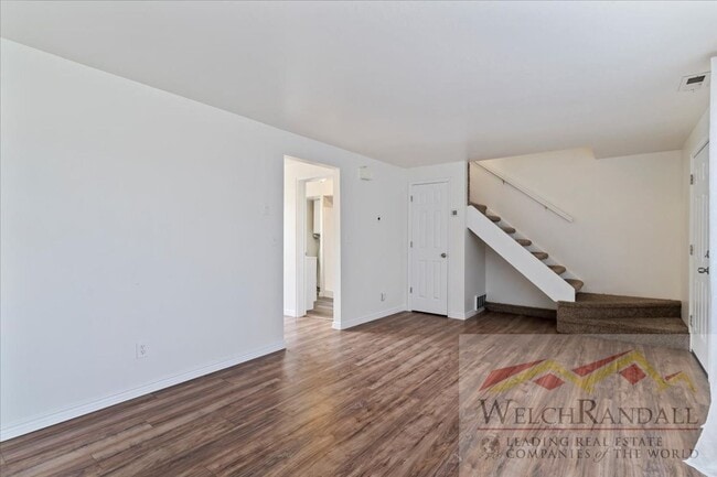 Building Photo - Beautifully Remodeled 3 Bed 2.5 Bath Townh...