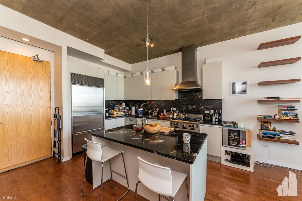 Primary Photo - 1 br, 1 bath Condo - 600 N Fairbanks Ct