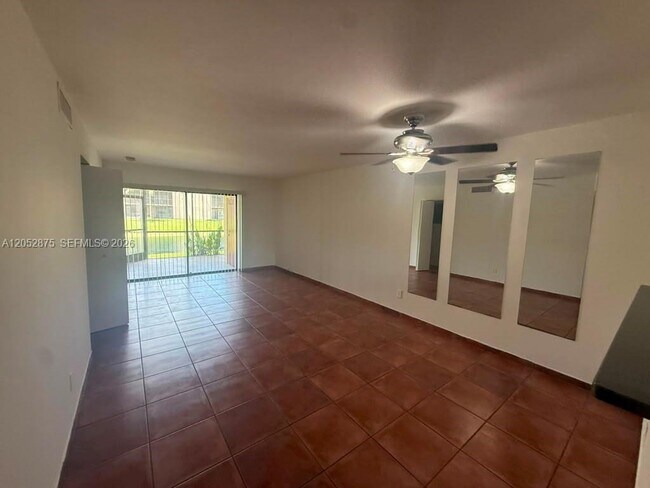 Foto del edificio - 3399 Foxcroft Rd
