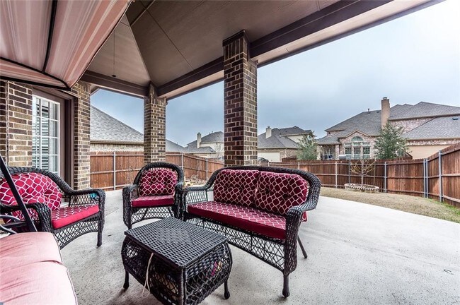 Building Photo - 8206 Fallbrook Dr