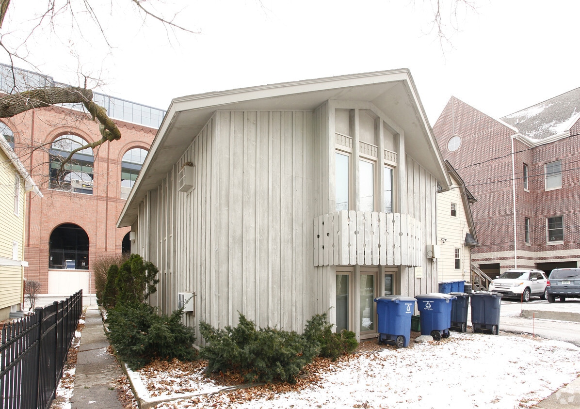 Building Photo - 1302 S Main St
