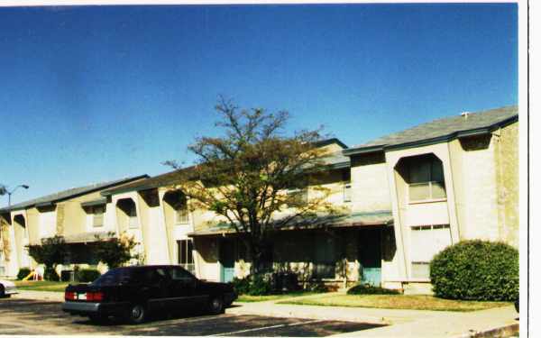 Building Photo - Country Village Apartments