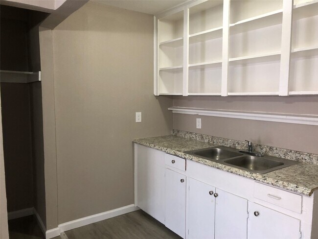 Foto del edificio - 1756 W Main St