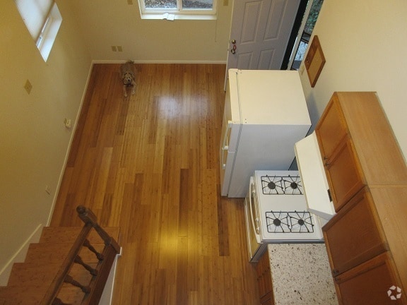 Kitchen with dining area - 316 Chester St