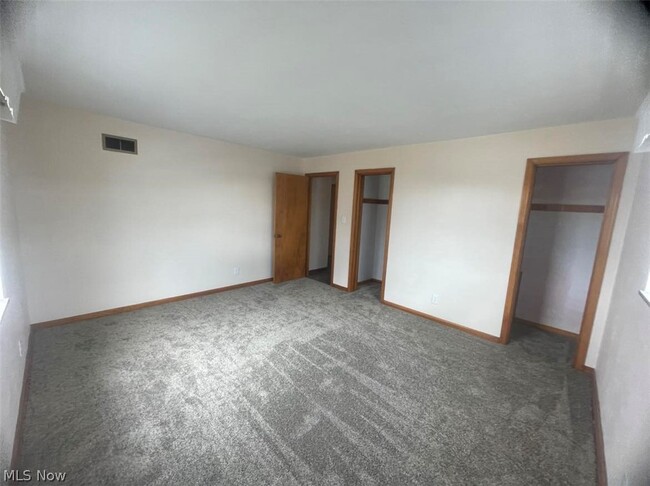 Building Photo - 160 Fernwood Rd
