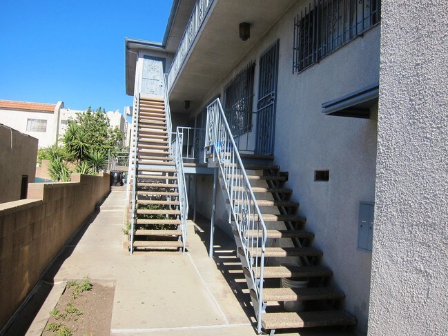 Building Photo - 860 Figueroa Ter