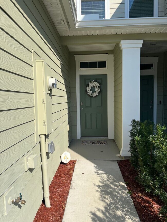 Foto del edificio - Town Home in The Trails -2 Primary Suites!!