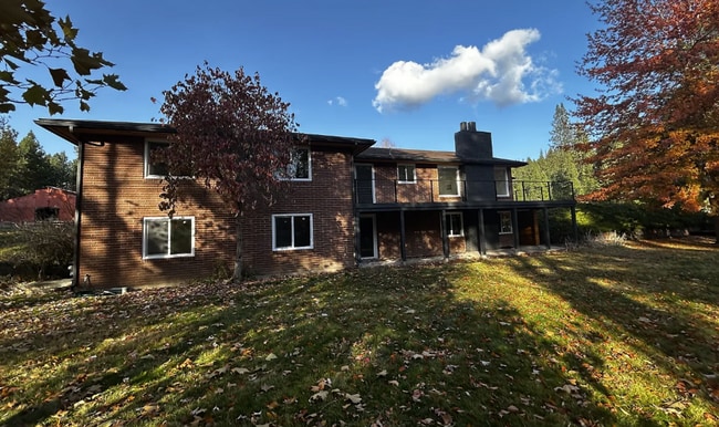 Building Photo - 4069 N Maple Leaf Rd