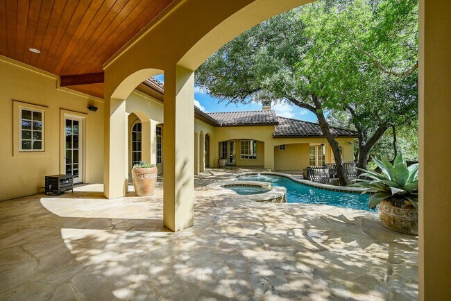 Building Photo - 5005 Calabria Ct