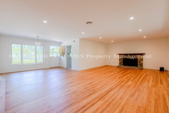 Building Photo - Sleepy Hollow 4bd/2.5ba One Level Home-w/P...