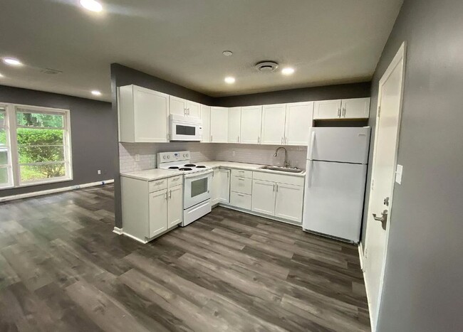 Building Photo - 2409 Shepherd Dr NW