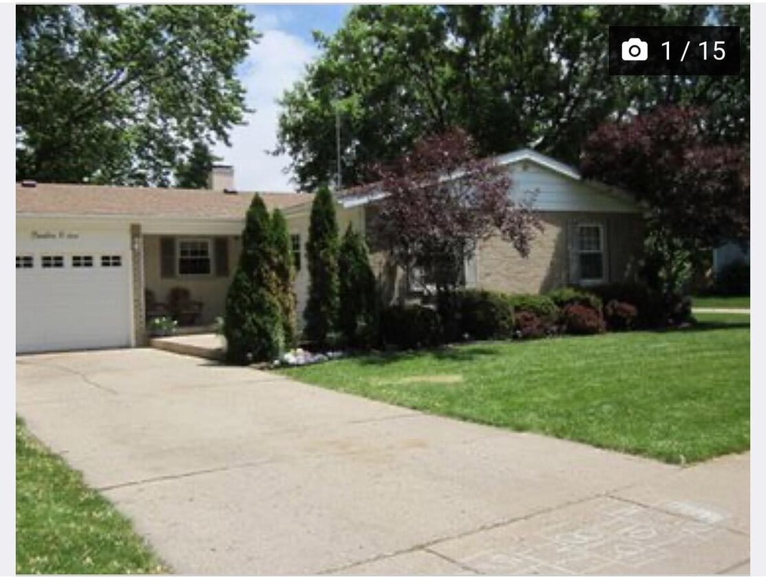 1202 Manchester Mall, McHenry, IL 60050 House Rental in McHenry, IL