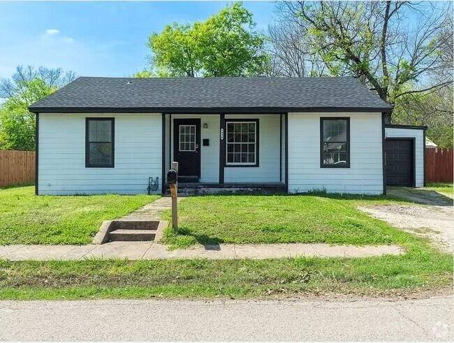 Building Photo - 3910 Henderson St