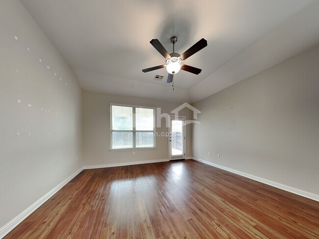 Foto del edificio - 8107 Cottage Rose Drive