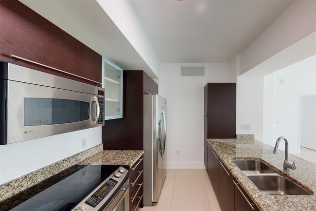Building Photo - 951 Brickell Ave