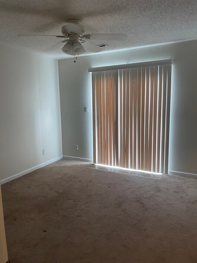 Building Photo - 9162 Robin Ct