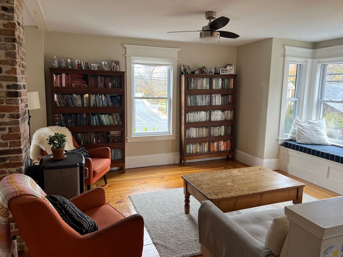 Primary Photo - 231 Hale St