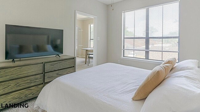 Building Photo - 2500 Woodland Park Dr