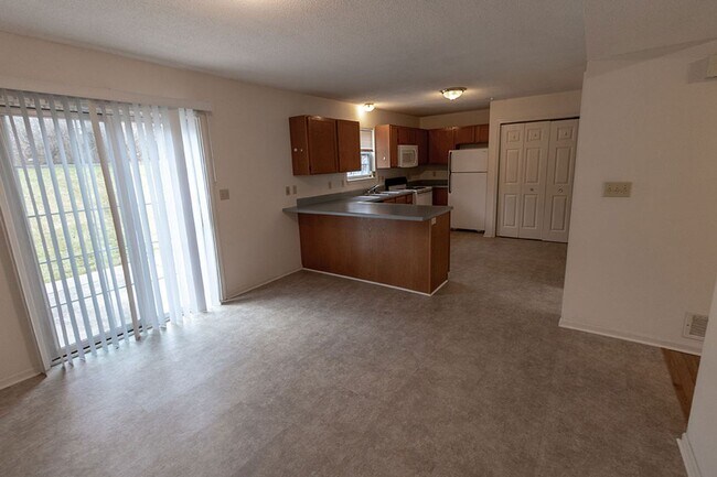 Building Photo - 212-214 Nikki Way
