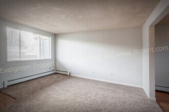 Building Photo - 2939 Glendale Dr