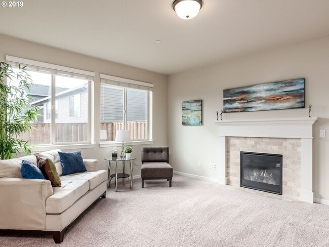 Building Photo - 4 Bedroom Home on Quiet Street w/Office on...