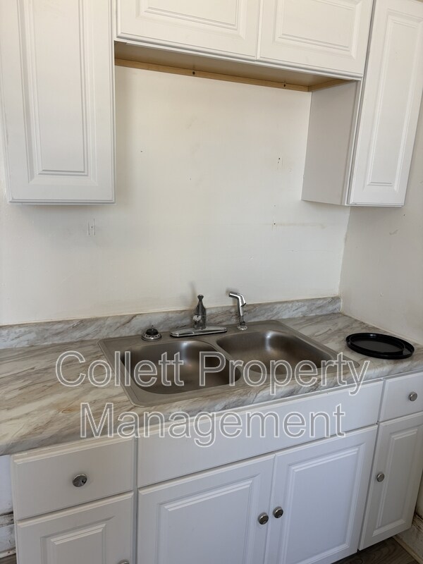 Foto del edificio - 3893 W 23rd St