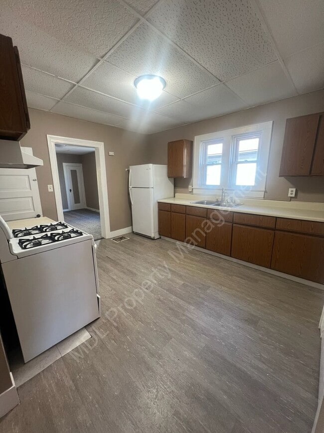 Building Photo - 1104 Court St