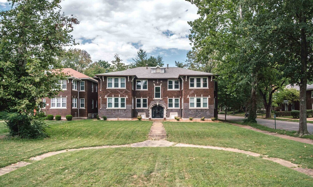 6603 University Dr, University City, MO 63130 Apartments in