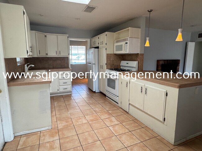 Foto del edificio - 3 Bed 2 Bath home in a great Arcadia Biltm...