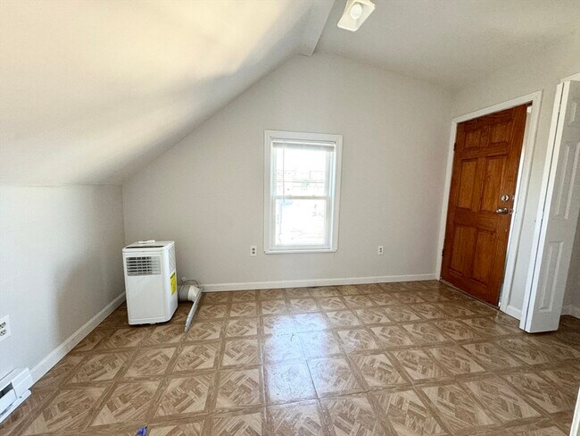 Building Photo - 22 Humphreys St