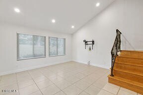 Foto del edificio - 4017 Liberty Canyon Rd