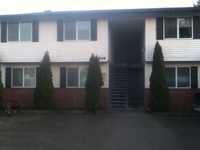 Building Photo - 3846 D Pl SE