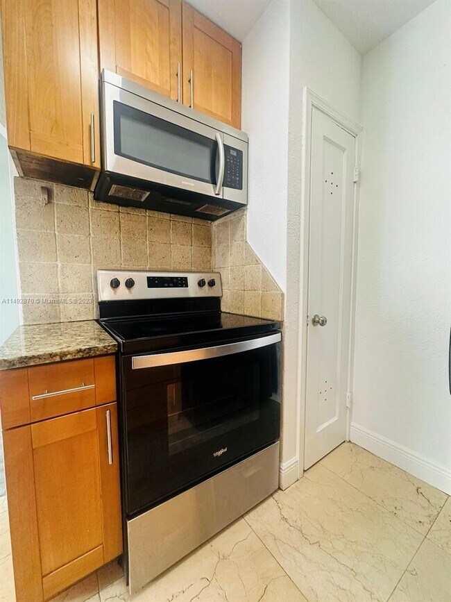 Foto del edificio - 903 NE 111th St