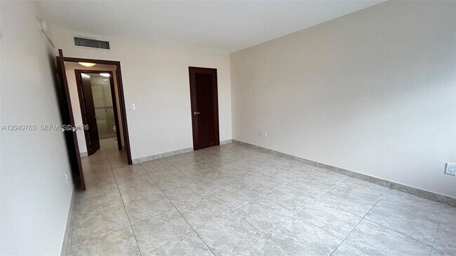 Foto del edificio - 2899 Collins Ave