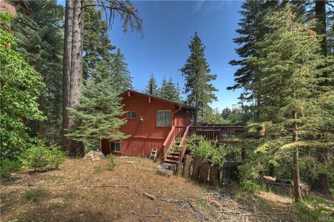 Foto del edificio - Treehouse-like atmosphere with peek-a-boo views of Lake Arrowhead