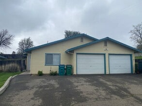 Building Photo - 20712 2nd St