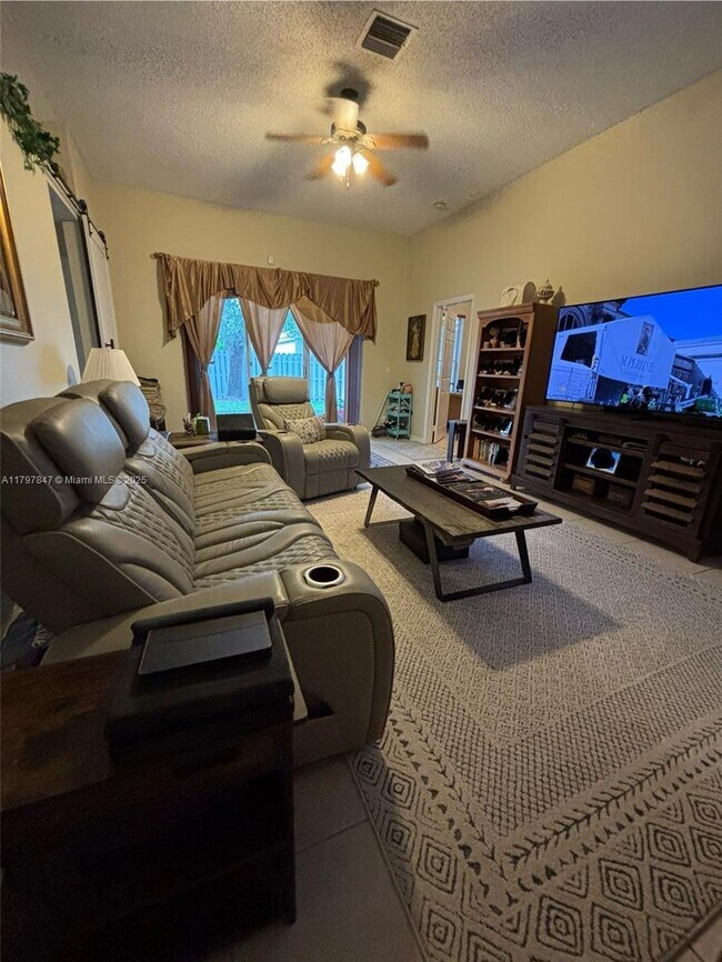 Foto del edificio - 13317 NW 15th Ct