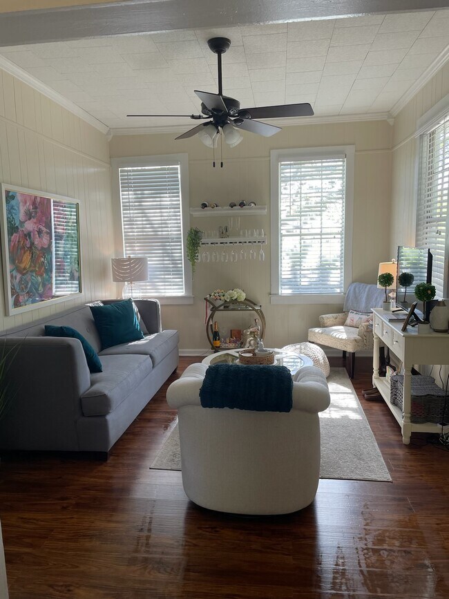 Building Photo - 203 N Kirkland Dr