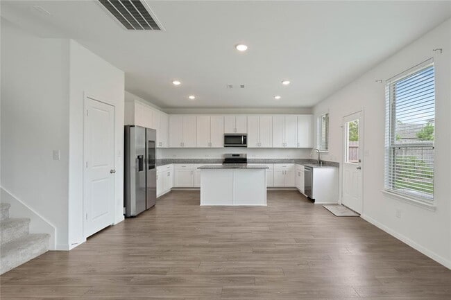 Building Photo - 229 Seven Pnes Dr
